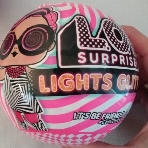 LOL Surprise Lights Glitter Series Ball (Lot of 2) Doll & Accessories 2020 NEW - Picture 2 of 7